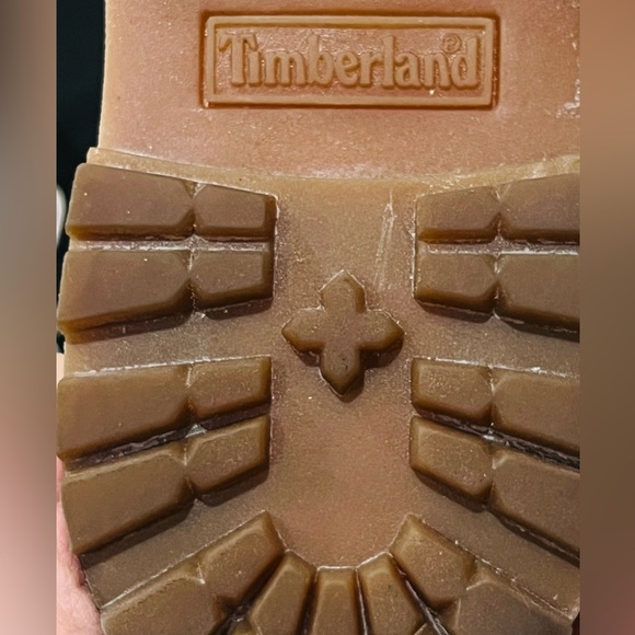 Timberland faux fur boots size 6 very soft in the inside cozy for cold weather - Picture 10 of 13